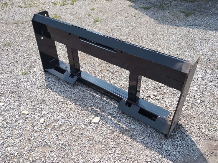 (1)-wolverine-skid-steer-attachment-pff2-13-45w-image-3