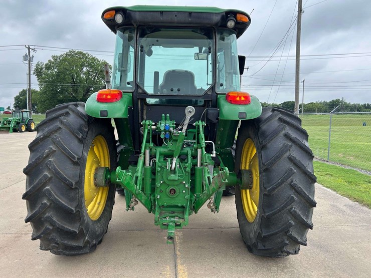 2019-john-deere-6120e-image-8