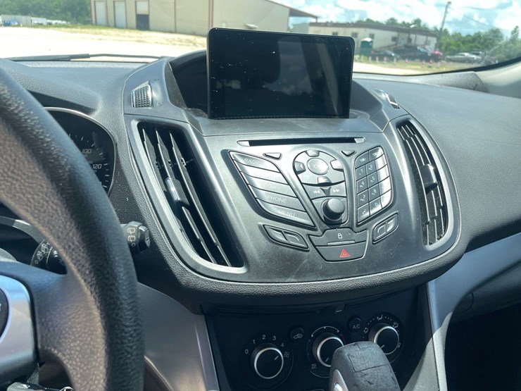 2015-ford-escape-se-image-13