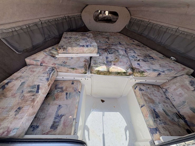 2004-stingray-200cs-cabin-boat-w/trailer-image-19
