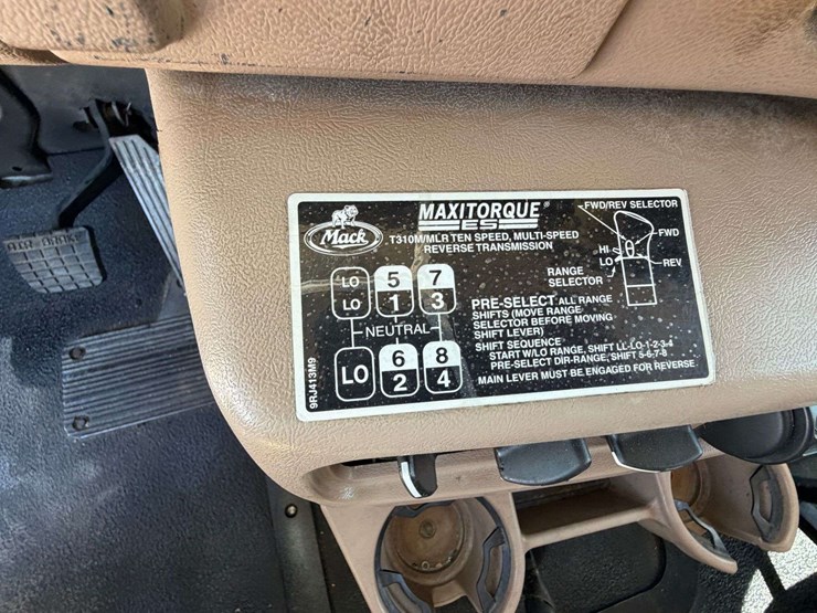 2006-mack-granite-ct713-image-19
