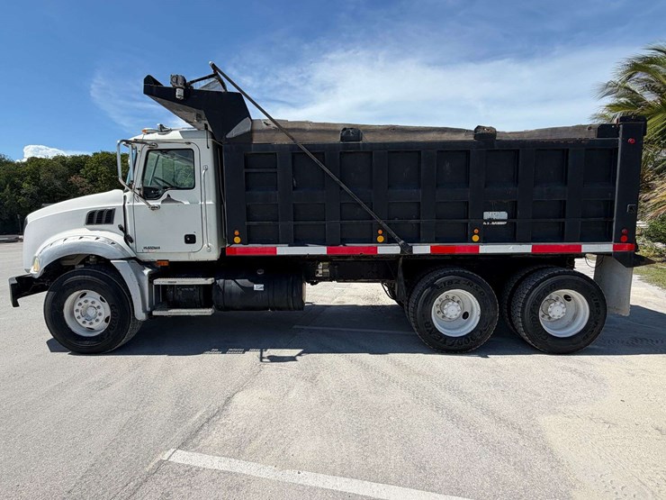 2006-mack-granite-ct713-image-8
