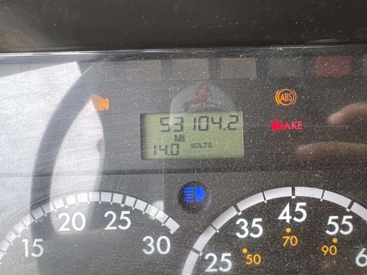 2013-freightliner-114sd-image-31