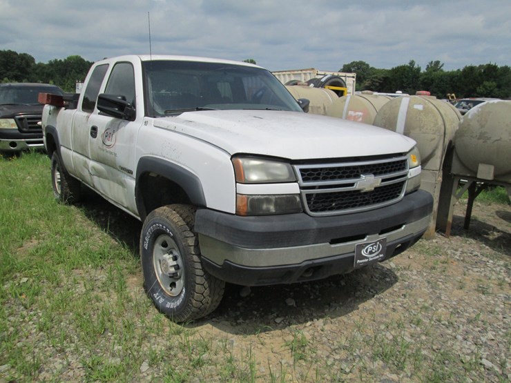 2006-chevrolet-2500hd-image-2