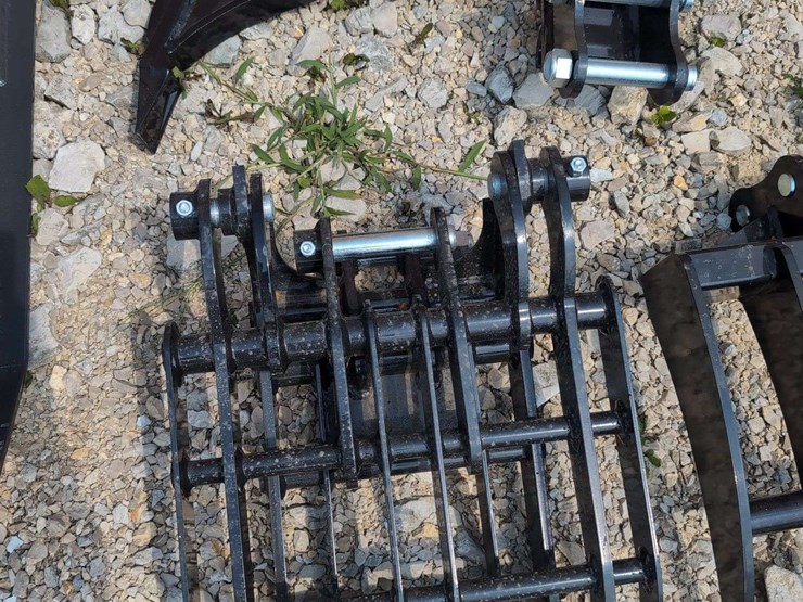 mini-excavator-attachment-kit-image-4