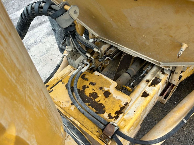 2008-caterpillar-725-image-55