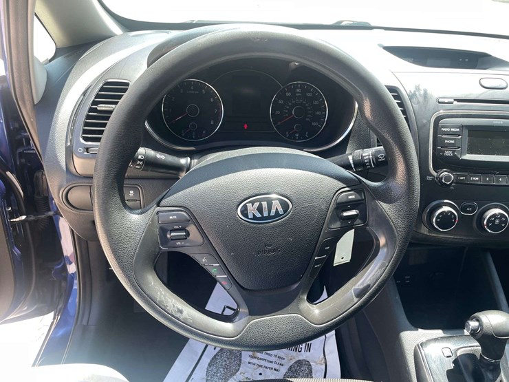 2017-kia-forte-4-door-sedan-(174,799-miles)-image-12