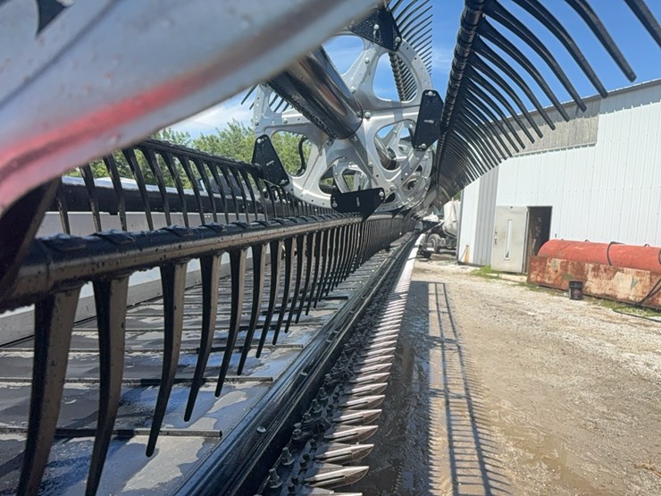 2023-case-ih--fd240-draper-head-image-10