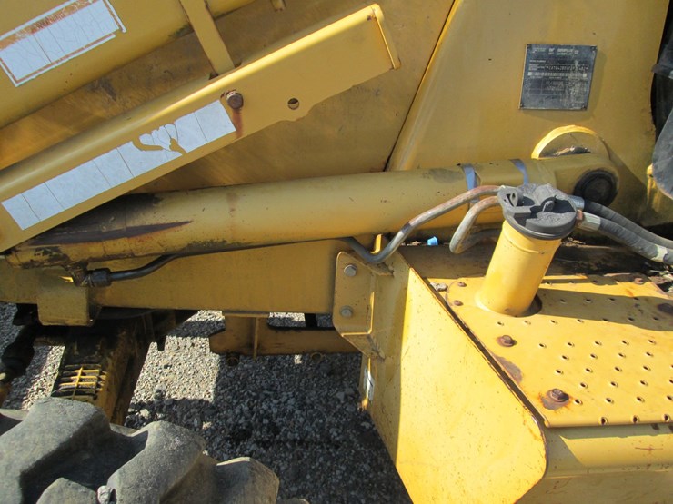 2004-caterpillar-420d-image-33