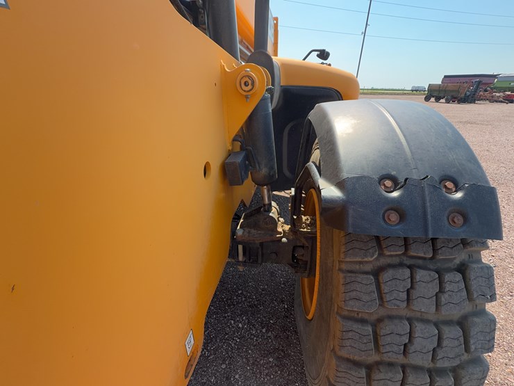 2011-jcb-510-56-image-18