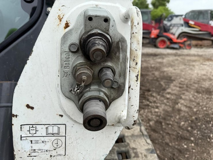 2024-bobcat-t595-image-11