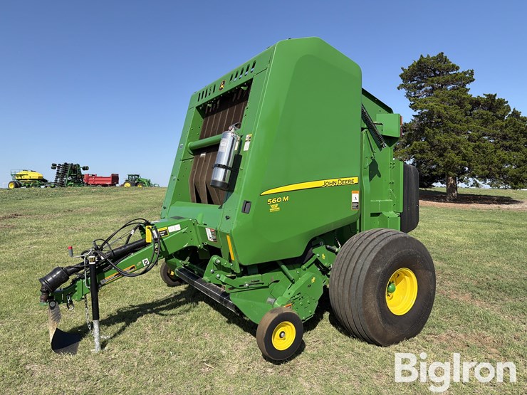 2022-john-deere-560m-image-1