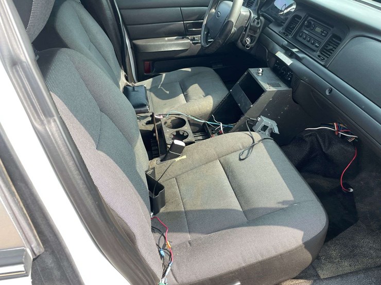 2011-ford-crown-victoria-4-door-police-interceptor-(199,048-miles)-image-18