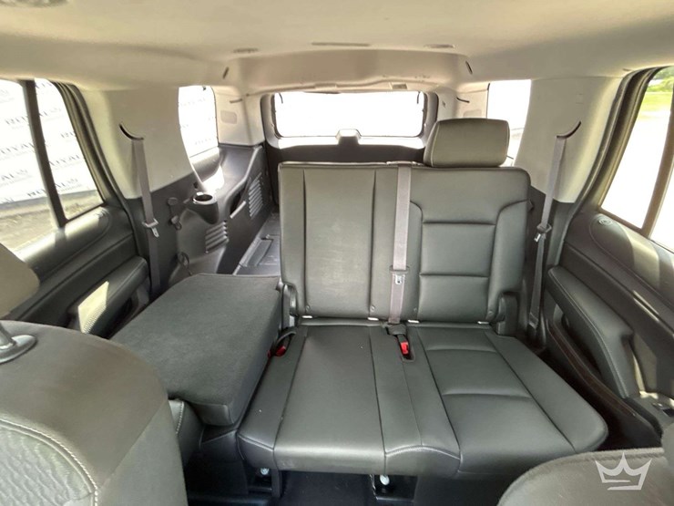 2016-chevrolet-tahoe-image-21