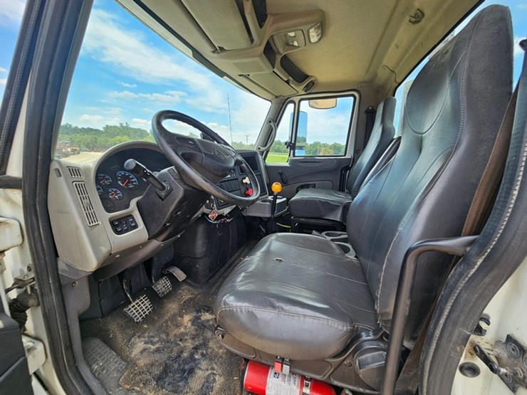 2011-case-ih-4400-image-28