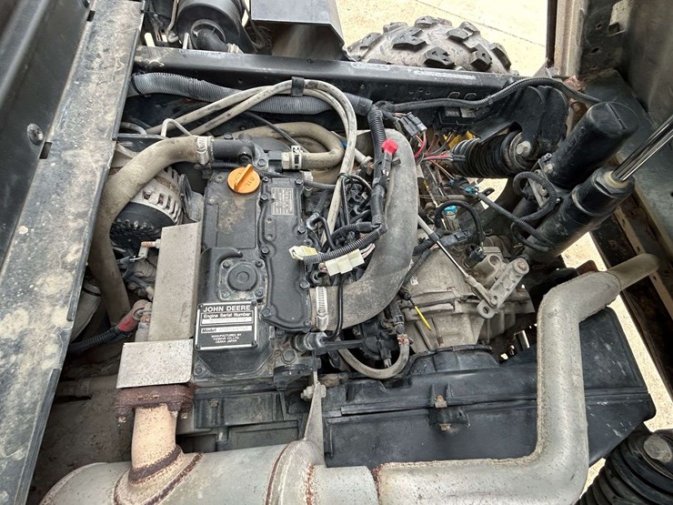 2019-john-deere-gator-image-12