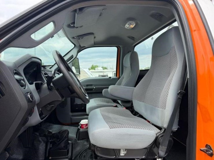 2022-ford-f650-xl-image-21