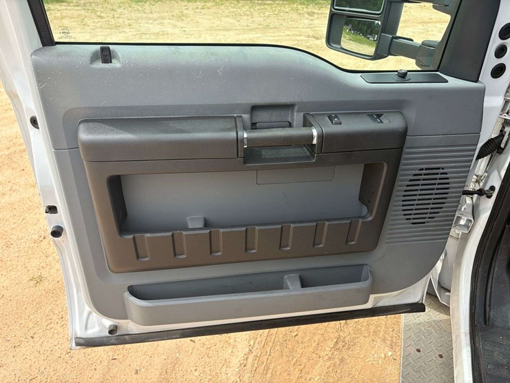2016-ford-f550-image-11