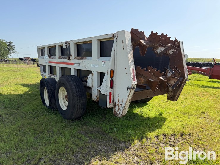 kuhn-2054-pull-type-hydra-push-manure-spreader-image-7
