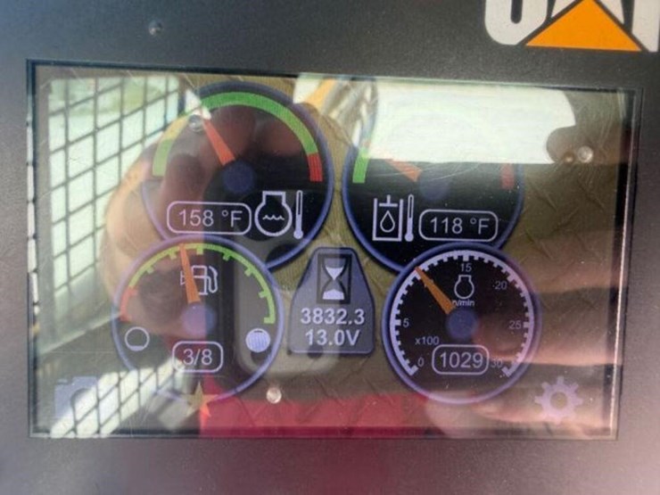 2014-caterpillar-262d-image-8