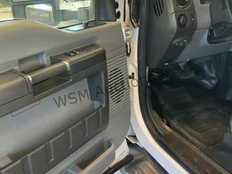2014-ford-f550-image-25