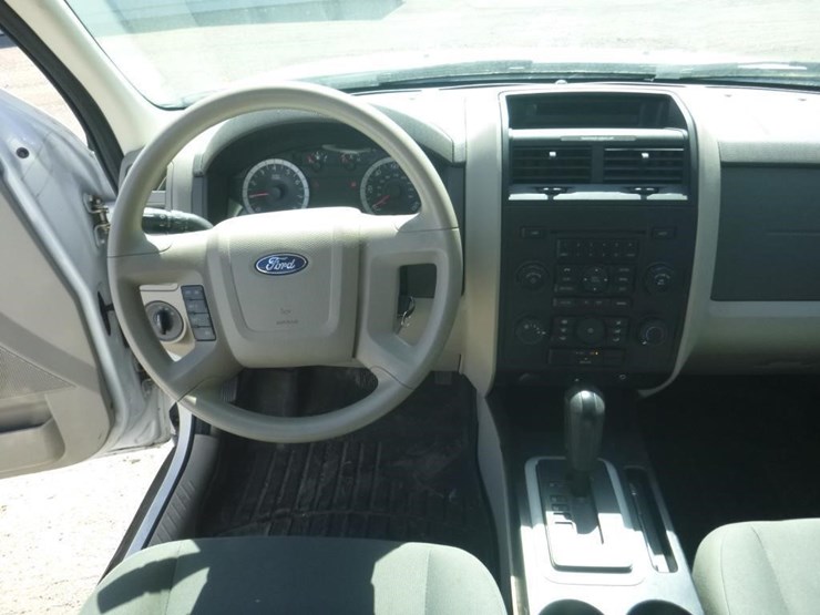 2010-ford-escape-image-10