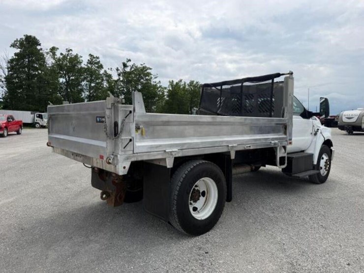 2022-ford-f650-xl-image-3