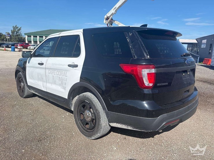 2016-ford-explorer-image-4