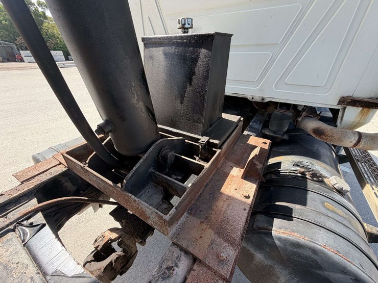 2006-mack-granite-ct713-image-19