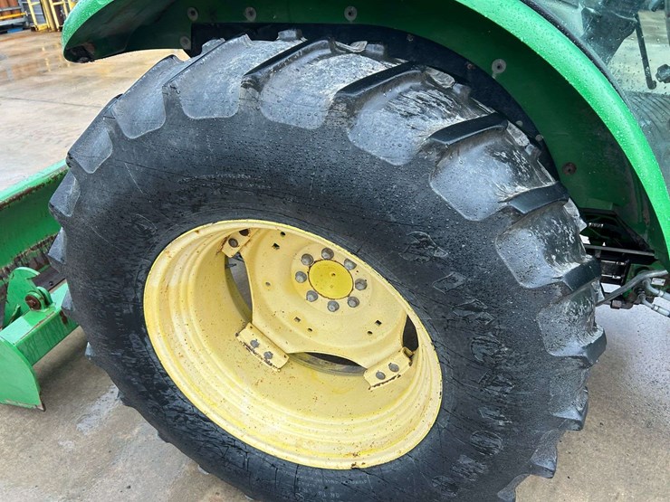 2012-john-deere-5101e-image-33
