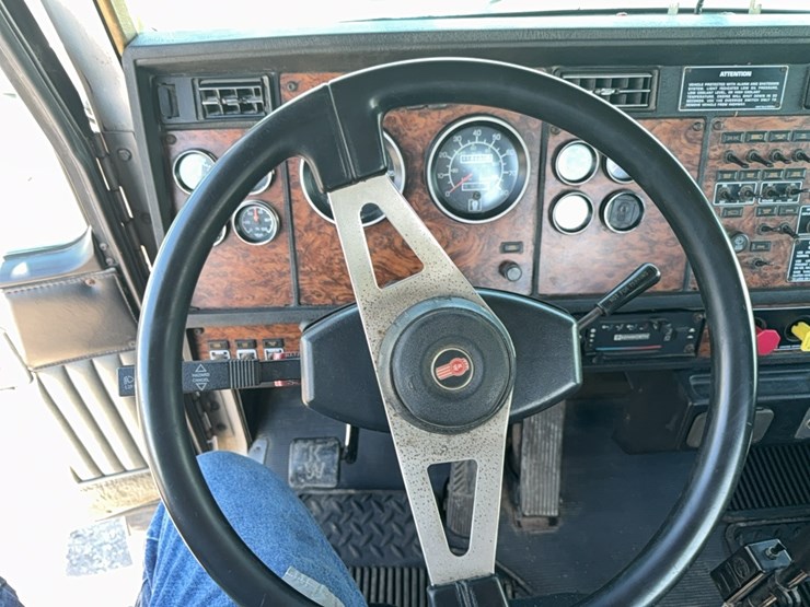 1999-kenworth-t800-image-16