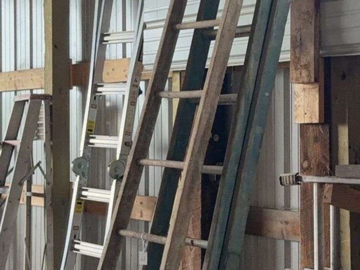 (2)-wooden-extension-ladders-image-2