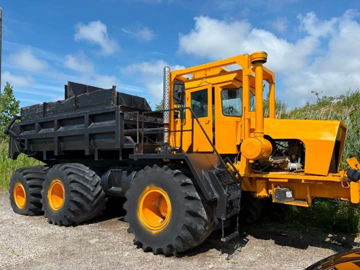 1995-float-off-road-truck-image-1