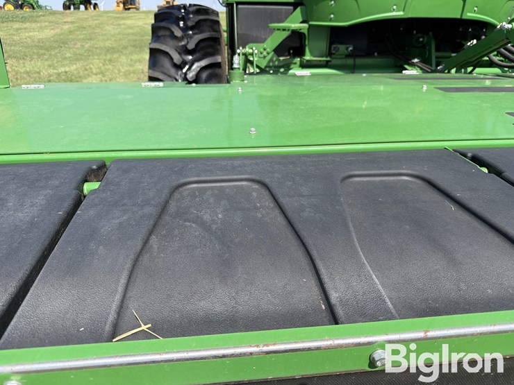 2020-john-deere-w235-image-20