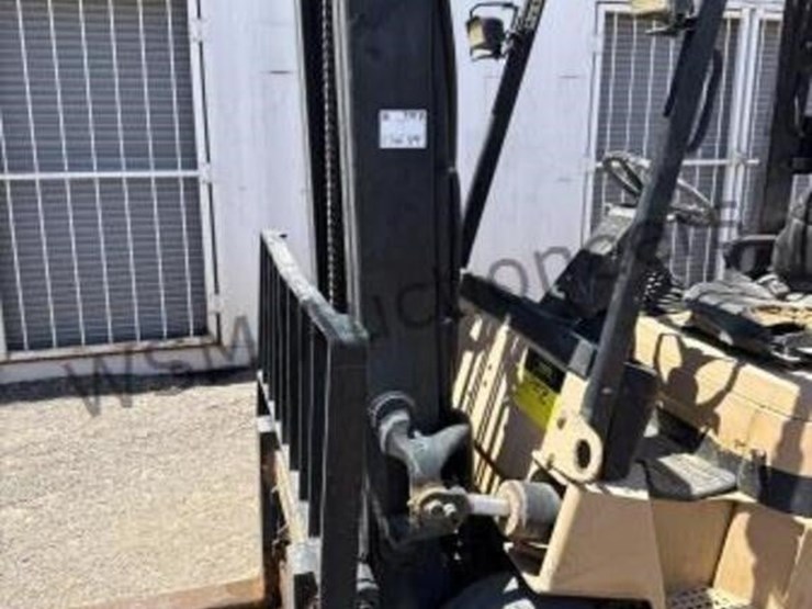 yale-gec-080-forklift-image-10