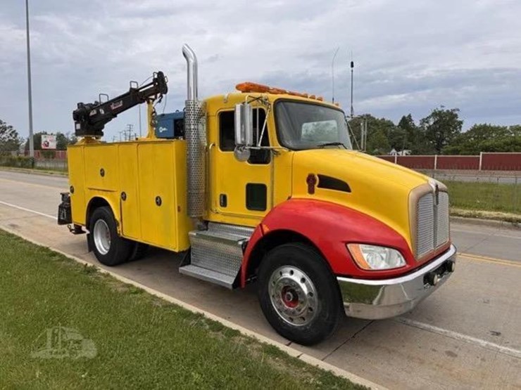 2011-kenworth-t300-image-3