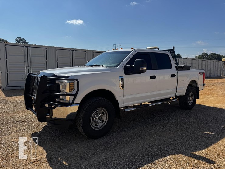 2019-ford-f250-xl-image-1