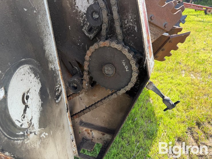 kuhn-2054-pull-type-hydra-push-manure-spreader-image-12