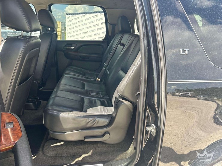 2008-chevrolet-suburban-image-17