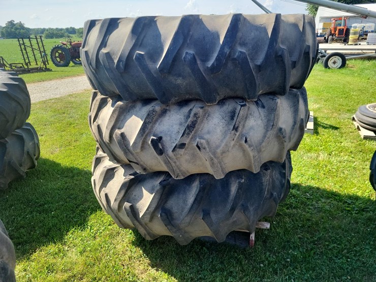 (1)-pair-of-18.4-34-t-rail-duals-and-(1)-18.4-34-tire-image-5