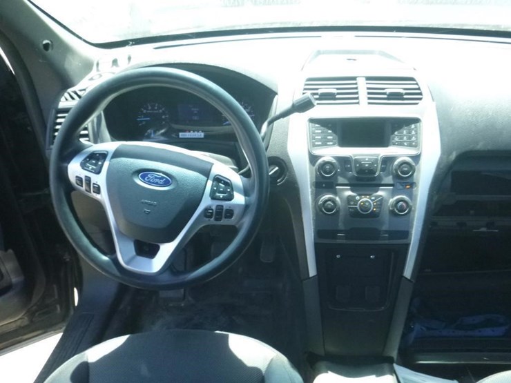 2013-ford-explorer-image-10