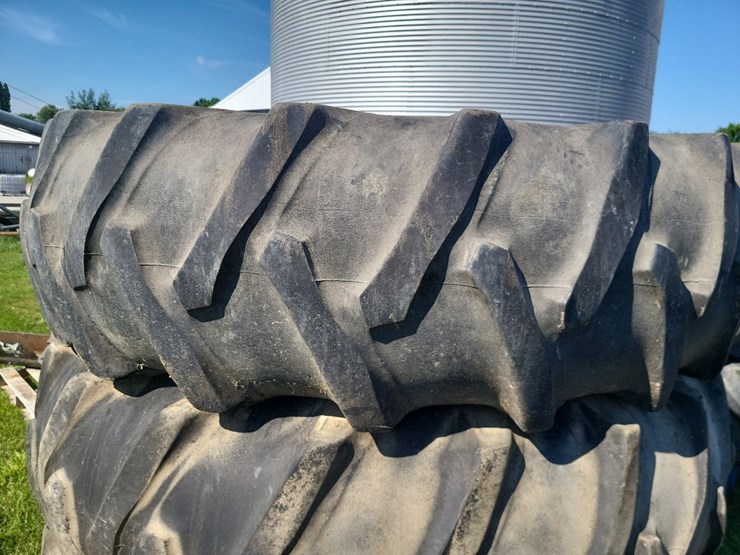 (1)-pair-of-18.4-34-t-rail-duals-and-(1)-18.4-34-tire-image-9