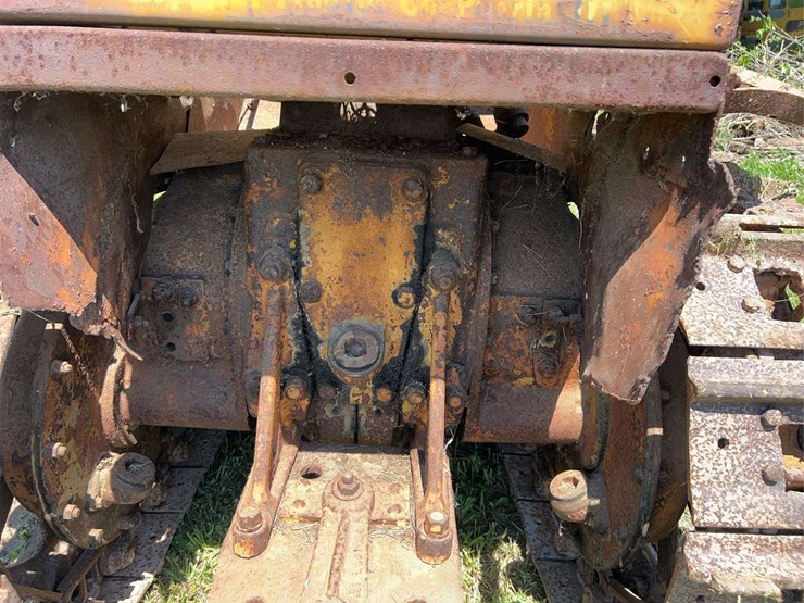 caterpillar-twenty-image-24