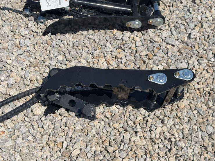 hydraulic-thumb-attachment-for-mini-excavator-image-4