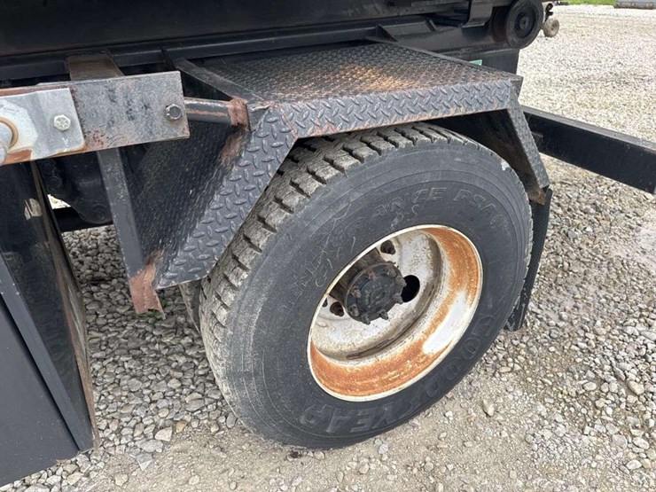 2010-freightliner-roll-off-truck-image-20