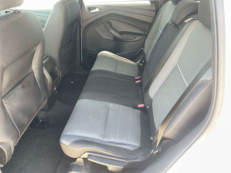 2015-ford-escape-se-image-14