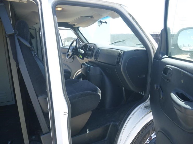 2003-dodge-ram-van-image-7