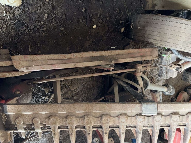 ih-2-pt.-hitch-sickle-bar-mower-image-5