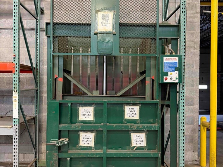 philidelphia-tramrail-2300-hd-vertical-baler-image-1