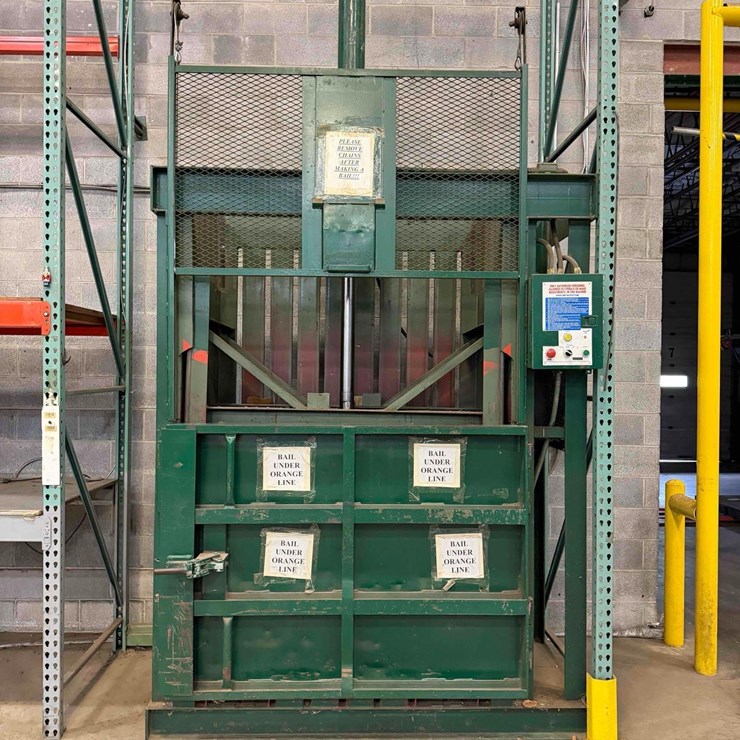 Philidelphia Tramrail 2300 HD Vertical Baler